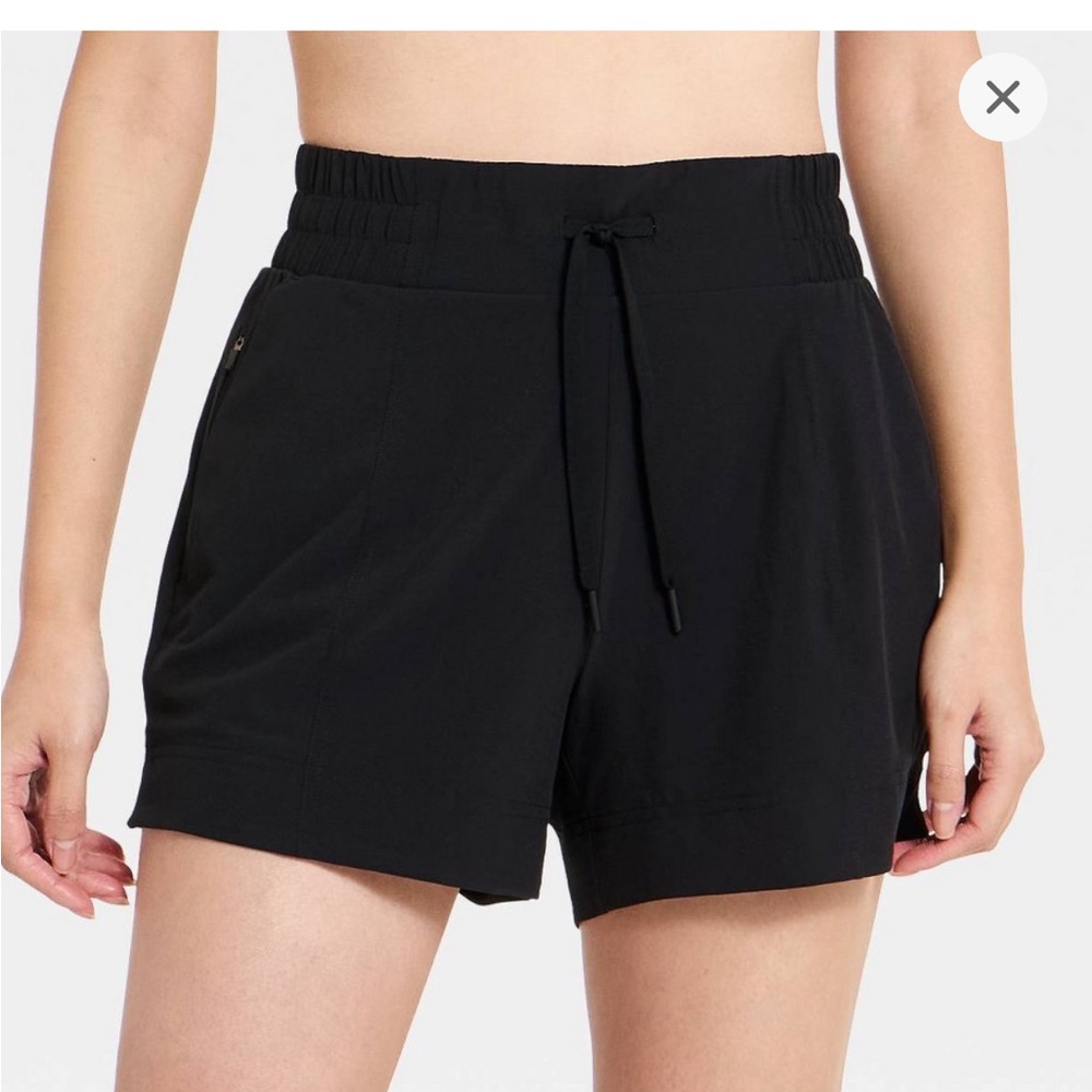 Women's ALL IN MOTION mid rise 4” shorts size Medium in black